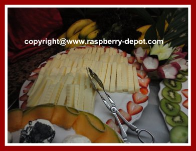 How to Decorate Food Trays with Fruit