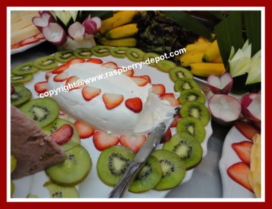 Garnishing Food Trays with Fruit