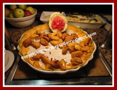 Using Fruit to Garnish a Food Plate