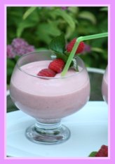 Make a Homemade Raspberry Smoothie