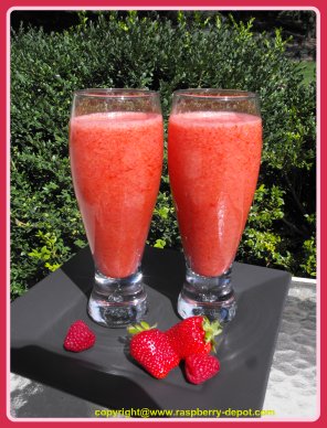Low Fat Smoothie Recipe Made with Fresh Strawberries, Raspberries and Cranberry Juice