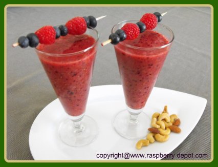 Homemade Smoothie Recipe with Raspberries, Strawberries, Blueberries and Bananas